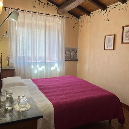 Locanda Sul Lago サント・ステーファノ・ディ・セッサーニオ エクステリア 写真
